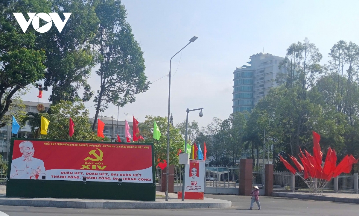 Các tầng lớp nhân dân Đồng bằng sông Cửu Long dõi theo Đại hội XIV của Đảng